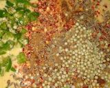 A picture of step 2 of Palak or Hari piyaz ky pakory.