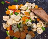 Foto langkah ke 3 dari resep 12. Tumis Jamur Kancing Wortel.
