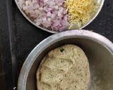 A picture of step 4 of Aloo suji toast.