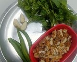 A picture of step 1 of Walnut Chutney.
