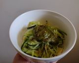 Foto del paso 1 de la receta: Tallarines de zapallo italiano con pesto💚