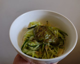 Foto del paso 1 de la receta: Tallarines de zapallo italiano con pesto💚