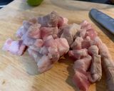 รูปขั้นตอนการทำที่ 2 ของ หมูผัดกะปิ