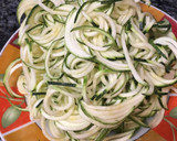 Foto del paso 1 de la receta: Espaguetis de calabacín