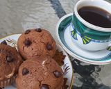 Foto langkah ke 8 dari resep Muffin Coklat Putih Telur,.