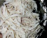 Hình bước làm 2 của món Khô gà 🐔 lá chanh 🍋