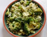A picture of step 7 of Fried rice topped with green veggies.