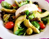 Foto del paso 4 de la receta Ensalada de brotes con rulo de cabra, miel y aguacate