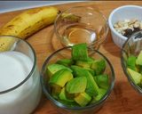 A picture of step 2 of Avocado Banana Milkshake.