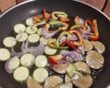 Φωτογραφία βήματος 1 της συνταγής Egg noodles με κοτόπουλο, λαχανικά και wok sauce
