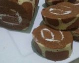 Foto langkah ke 15 dari resep Bolu gulung motif... jerapah.