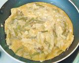 Foto del paso 6 de la receta Tortilla de espárragos silvestres y calabacín