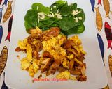 Foto del paso 3 de la receta: Revuelto de pollo con sobrasada y espinacas