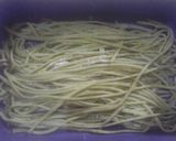 Foto langkah ke 5 dari resep Mie bayam homemade no telur cetak manual.