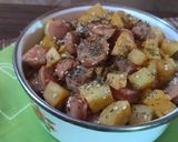 Foto langkah ke 3 dari resep Tumis Sosis Kentang Simple.