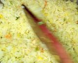 Foto langkah ke 3 dari resep Nasi goreng kunyit.