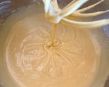Foto del passaggio 2 della ricetta Ciambellone bicolore veloce