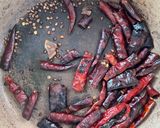 รูปขั้นตอนการทำที่ 1 ของ น้ำพริกเผาปลาย่างใส่มะแขว่น🌶️🧄