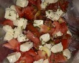 Foto del paso 2 de la receta: Hamburguesas/con ensalada de tomate, queso y orégano