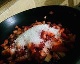 A picture of step 1 of Strawberry pulpy syrup.