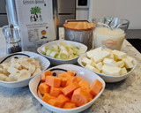 Foto del paso 1 de la receta: Crema de chirivía, calabacín y zanahorias