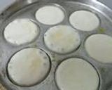 கொல்லிமலை ஸ்பெஷல் (சின்ன வெங்காய சட்னி) குழிப்பணியாரம் chinna Vengaya Chutni Recipe in Tamil) ரெசிபி ஸ்டேப் 4 புகைப்படம்