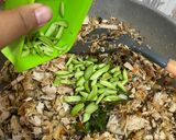 Foto langkah ke 6 dari resep Tumis Pindang Suwir Kecombrang.