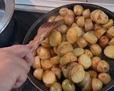 Φωτογραφία βήματος 9 της συνταγής Ρολό Χοιρινό με δαμάσκηνα και μπέϊμπι πατάτες με σάλτσα δαμάσκηνο & μανταρίνι. Αντώνης