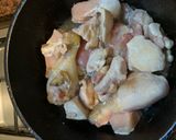 Foto del paso 1 de la receta: Pollo a la cazuela