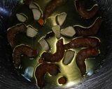 Foto del paso 2 de la receta: Rigattoni en salsa de gambitas rojas