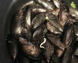 A picture of step 3 of ☆Basic☆ Mussels, the simplest way.