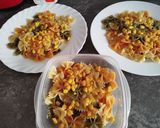 Foto del paso 4 de la receta: Ensalada de pajarita con pollo y maíz dulce, zanahorias, remolacha y brotes germinados. Eliges aliño