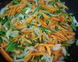 A picture of step 6 of Chicken Hakka Noodles.