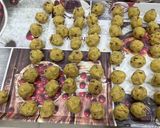 A picture of step 1 of Ka-Nhom-Tian Kaew, Stuffed Dough Pyramid Dessert.