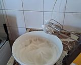 Foto del paso 8 de la receta: Tarta de bananas y dulce de leche con merengue sin harina