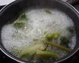 Foto del paso 1 de la receta: Hervido de judías y brócoli con lomo fresco y filete de ternera