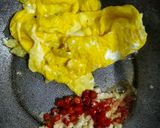 Foto langkah ke 1 dari resep Telur Dadar Kuah Santan Mommylicious.