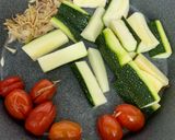 Hình bước làm 4 của món Ức gà cuộn bí ngòi nấu gừng [Eat clean - Lose weight]