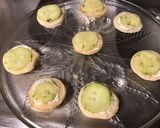 Une image de l'étape 3 de Brochettes de minis blinis au saumon fumé concombre et crème à l aneth.