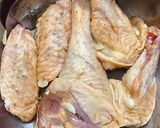 Hình bước làm 2 của món Đùi gà & cánh gà nướng mật ong NCKD