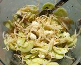 Une image de l'étape 3 de Salade de concombre haricots mungo et mozzarella.