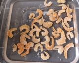 A picture of step 1 of Indian Lettuce with Dried Shrimp.