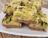 Foto del paso 5 de la receta: Cuadrados de cebolla, puerro, zucchini y queso 🧀