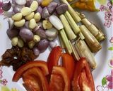 รูปขั้นตอนการทำที่ 1 ของ ไก่ต้มขมิ้น