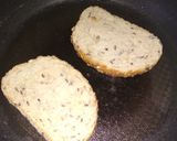 Foto del paso 1 de la receta Tostas de mermelada de fresa con queso de cabra a la plancha