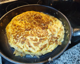 Foto del paso 5 de la receta: Tortilla de patata con cebolla al estilo de mi madre