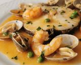 Foto del paso 7 de la receta Merluza a la vasca con langostinos