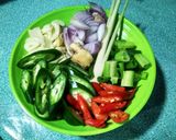Foto langkah ke 2 dari resep Tumis ikan gabus cabai ijo.