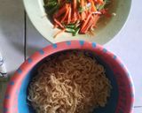 Foto langkah ke 1 dari resep 19..mie goreng simpel.