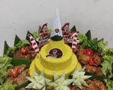 Foto langkah ke 8 dari resep Nasi kuning tumpeng Merdeka.